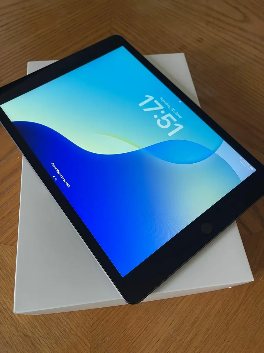 iPad 9th GEN 256GB - Image 2