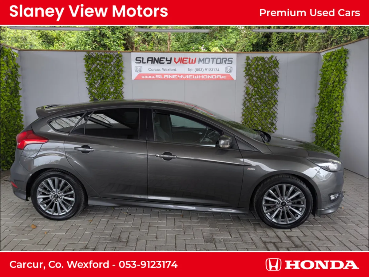 Ford Focus 1.0 ST-LINE ECOBOOST 140 140PS 5DR T - Image 1