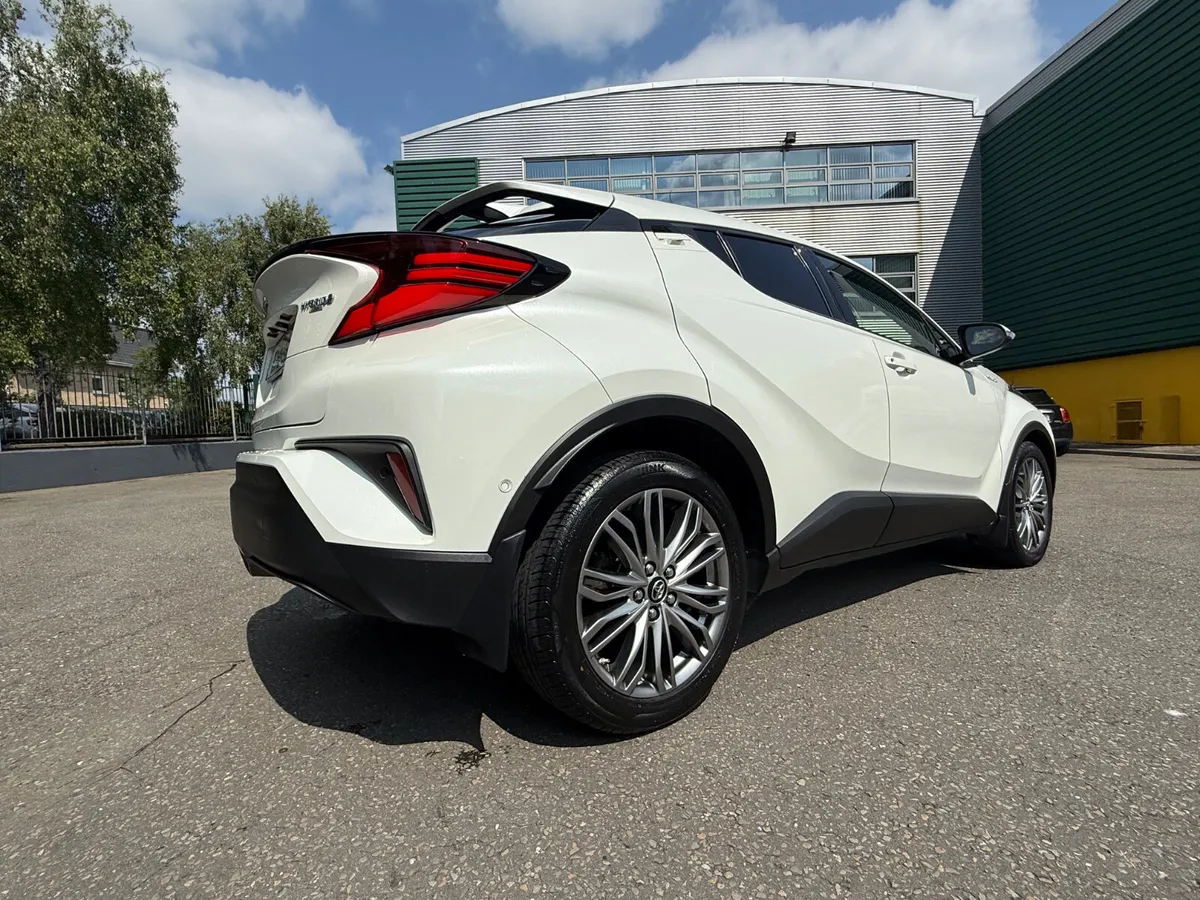 Toyota C-HR 1.8 Hybrid Sol Automatic - Image 4