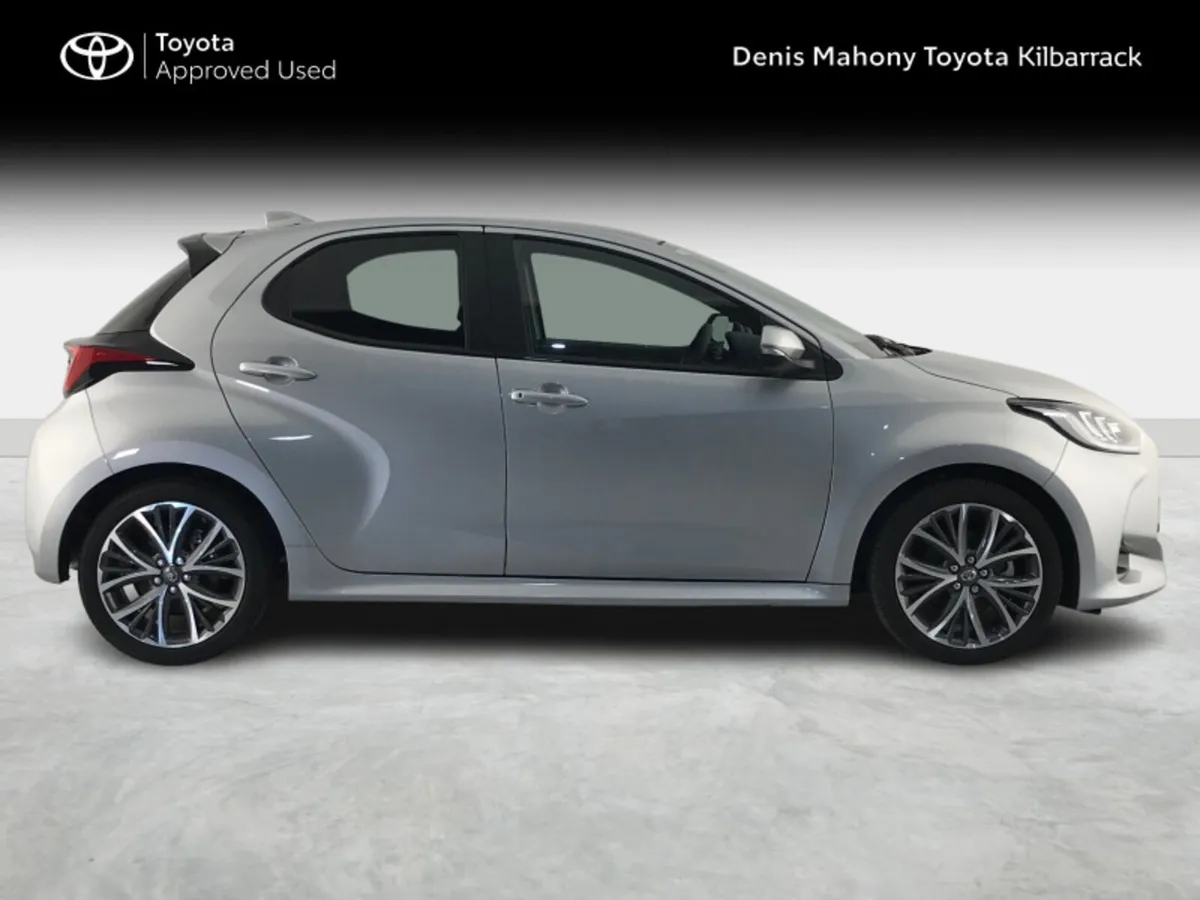 Toyota Yaris HYBRID PLATINUM - Image 3
