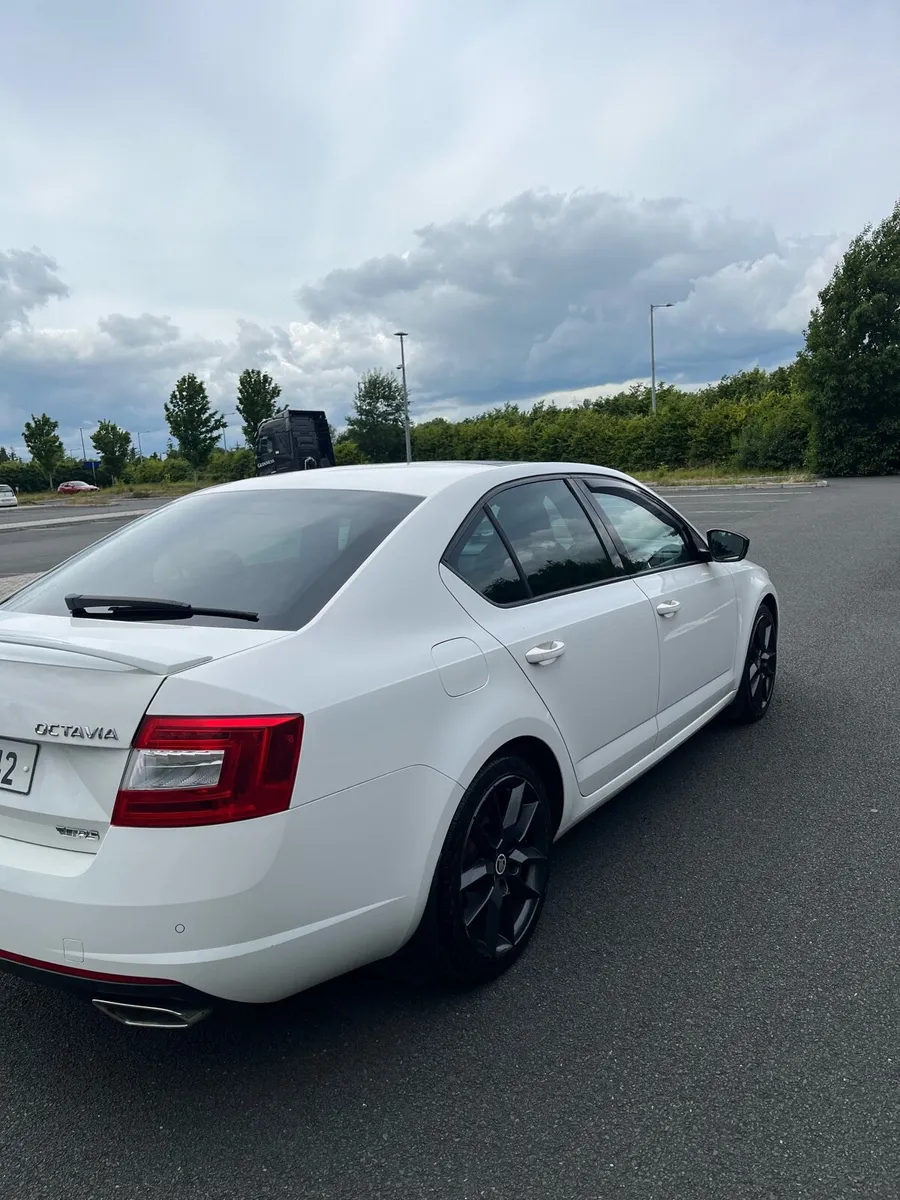 Car - Image 3