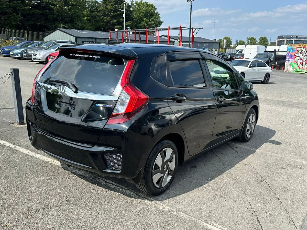 2014 HONDA FIT 1.5L HYBRID LOW MILEAGE - Image 3