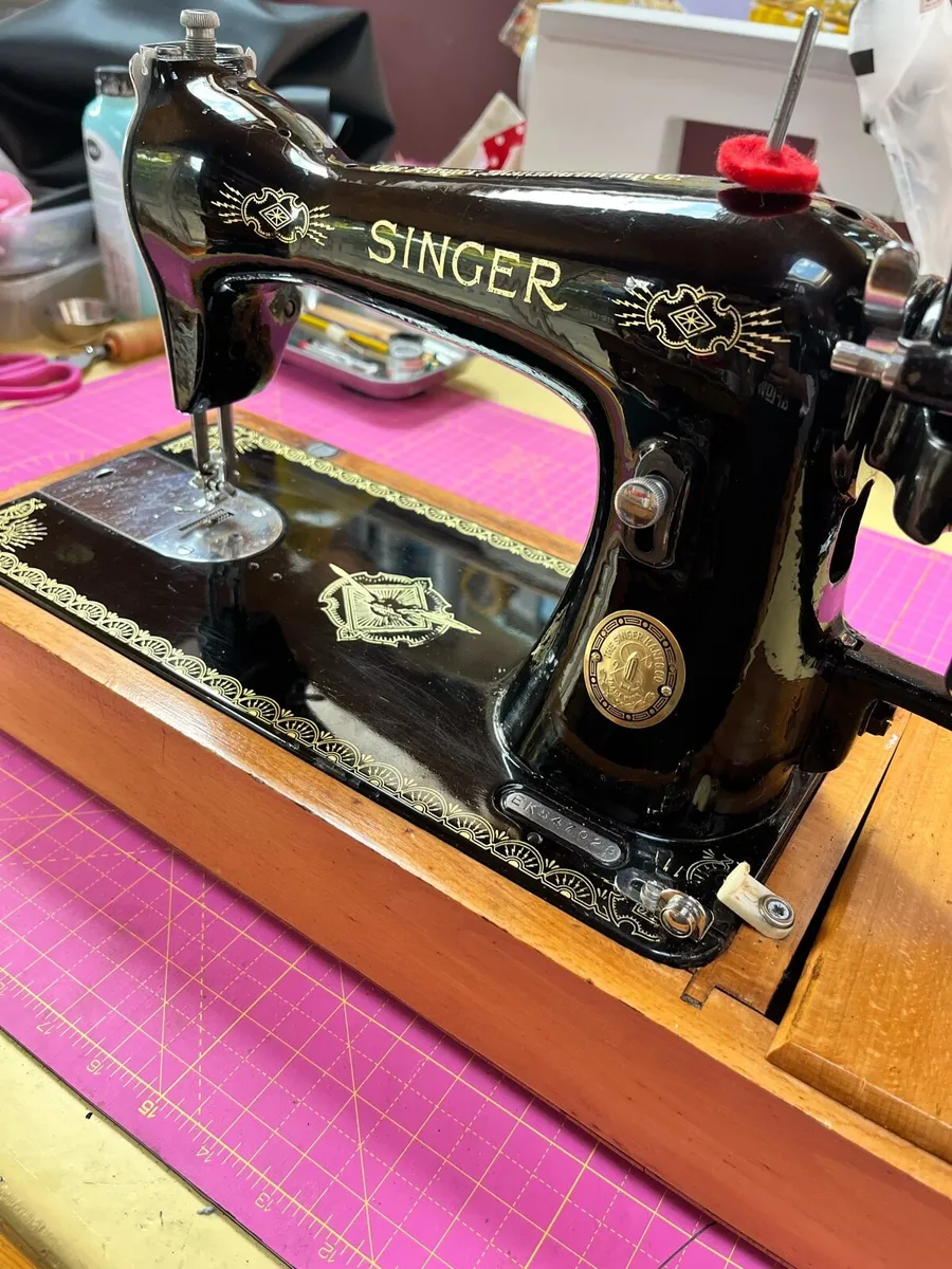 Singer Sewing machine - Image 1