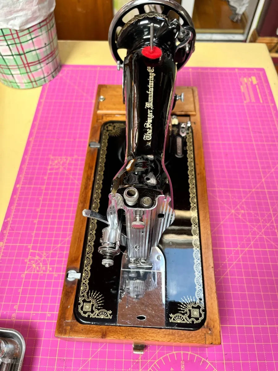 Singer Sewing machine - Image 2