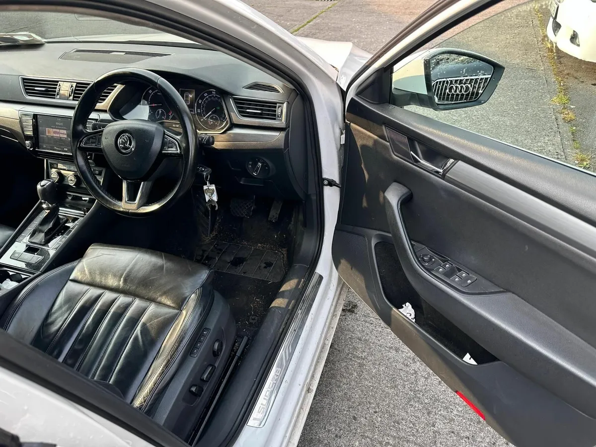 Skoda Superb 2017 - Image 2