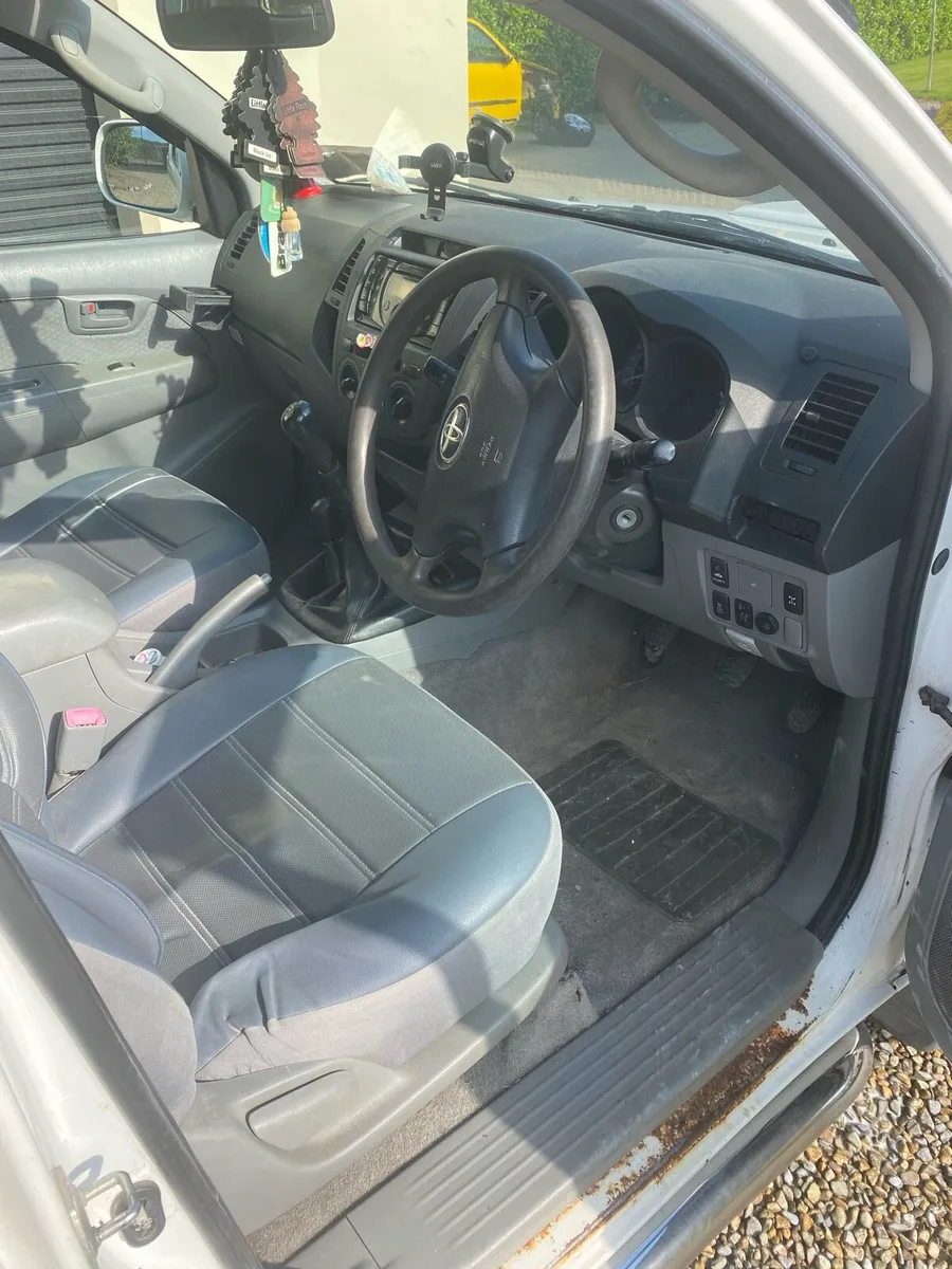 Toyota hilux - Image 4