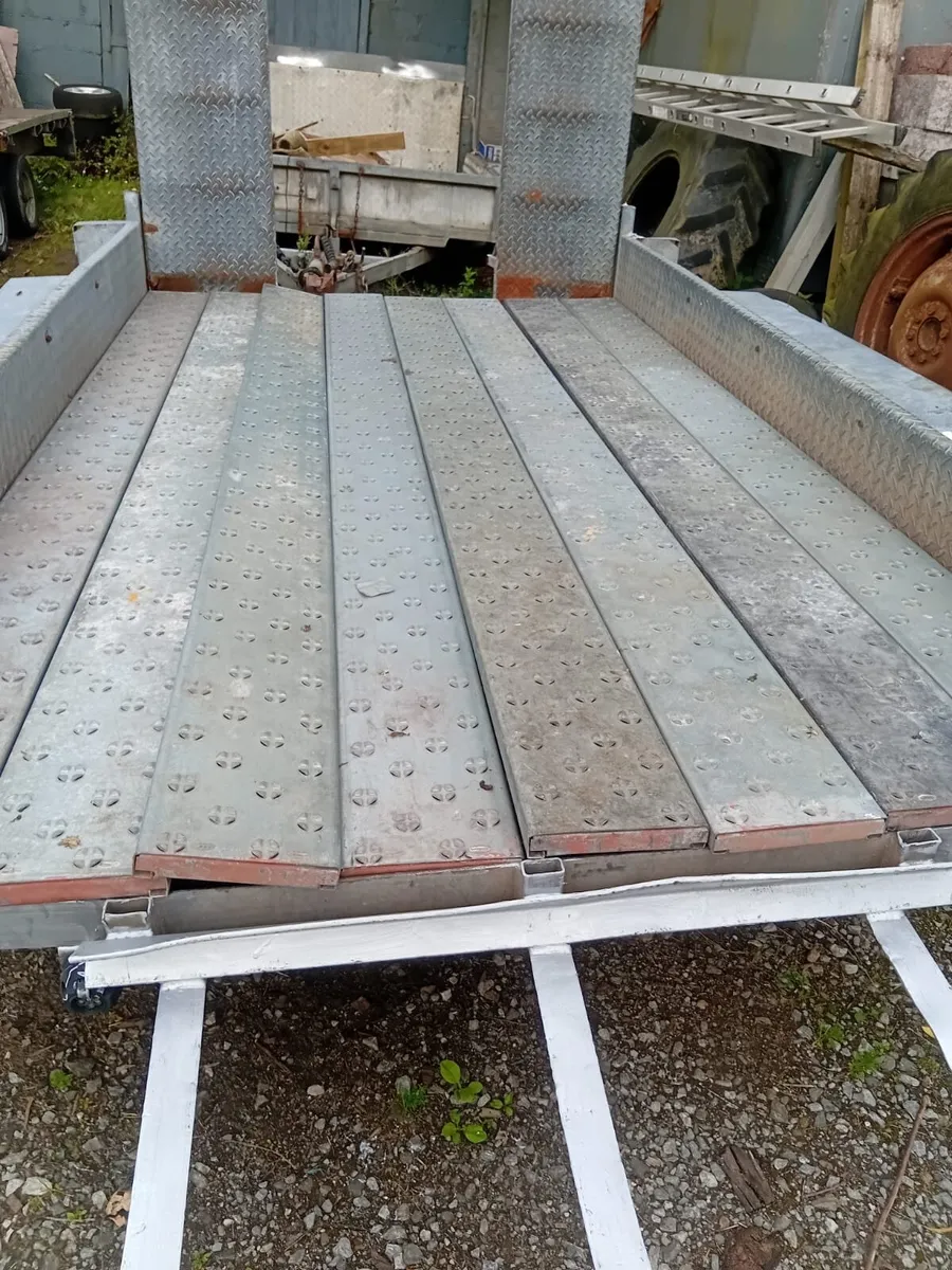 Trailer - Image 1