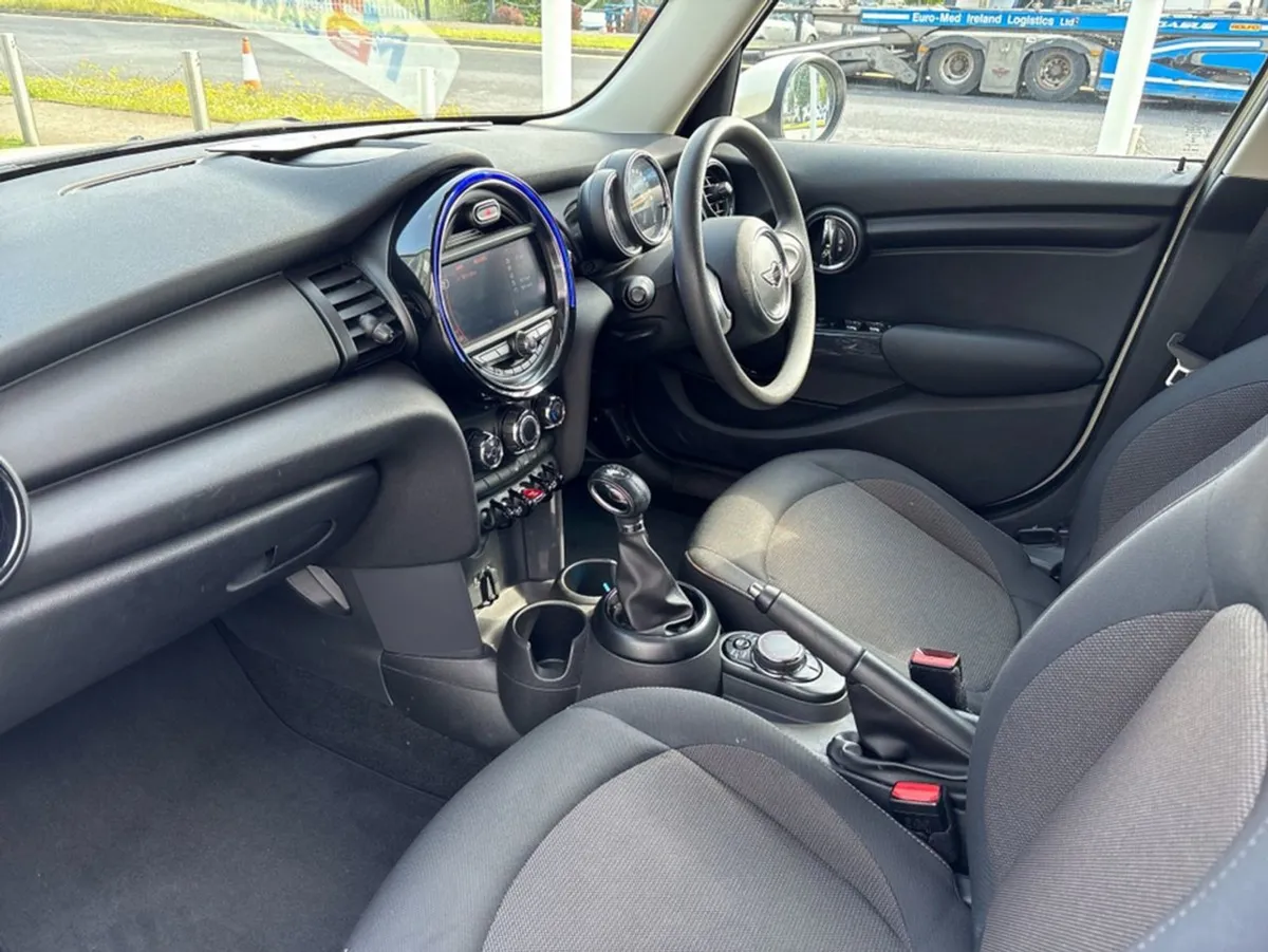 MINI One Petrol Automatic - Image 3