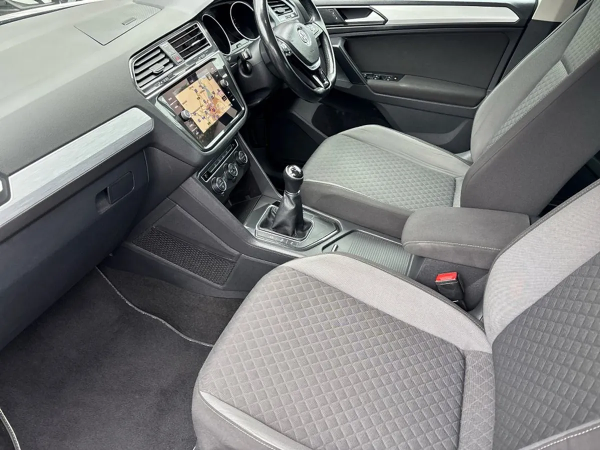Volkswagen Tiguan CL 2.0 TDI 115HP Manual 6speed - Image 3