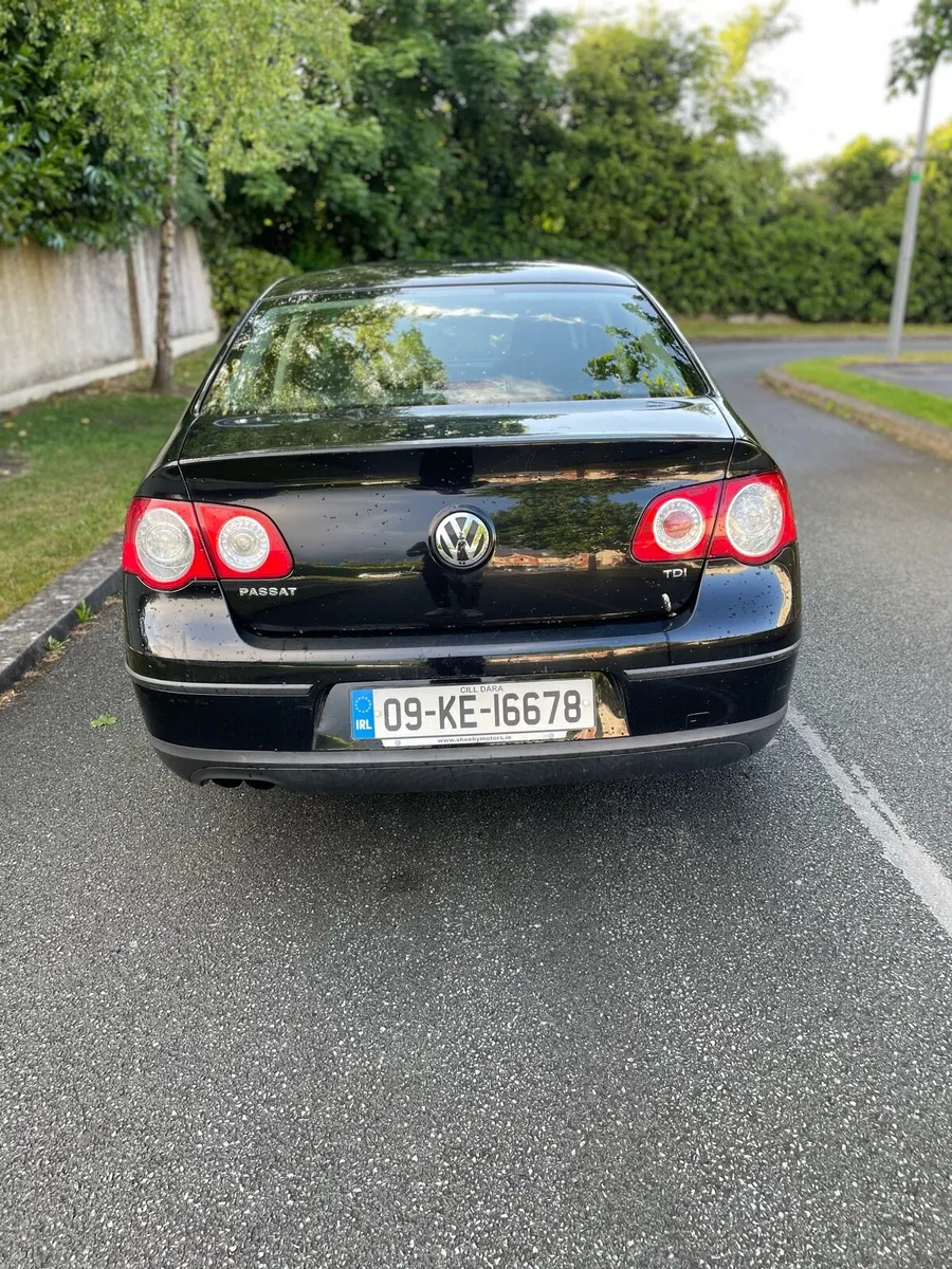Volkswagen Passat - Image 2
