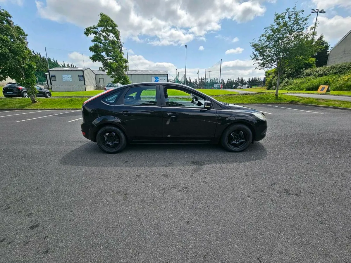 Ford Focus 2010 - Image 2