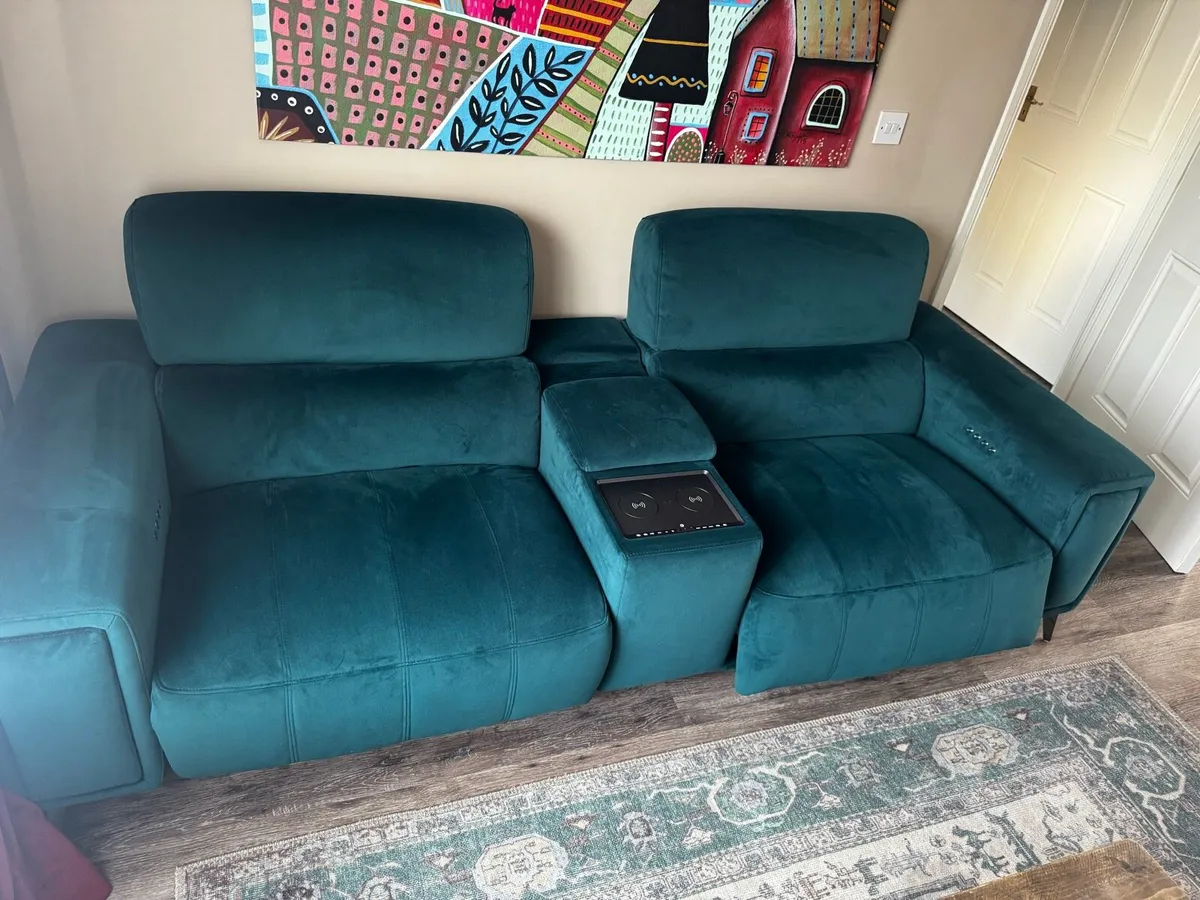 DFS Showcase Express Sofa - Image 1