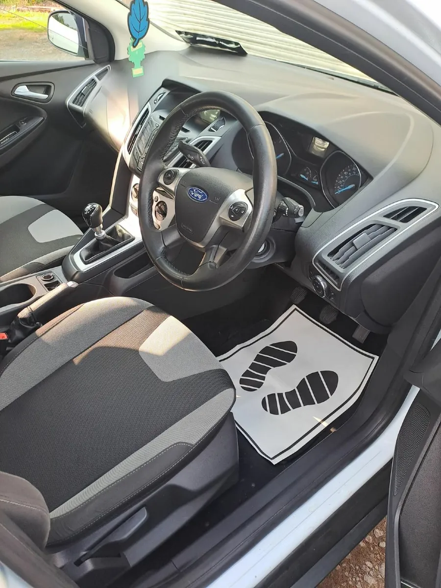 Ford Focus 2014 - Image 2