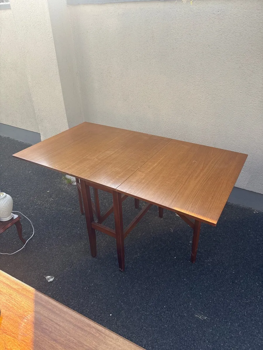 Folding table - Image 1