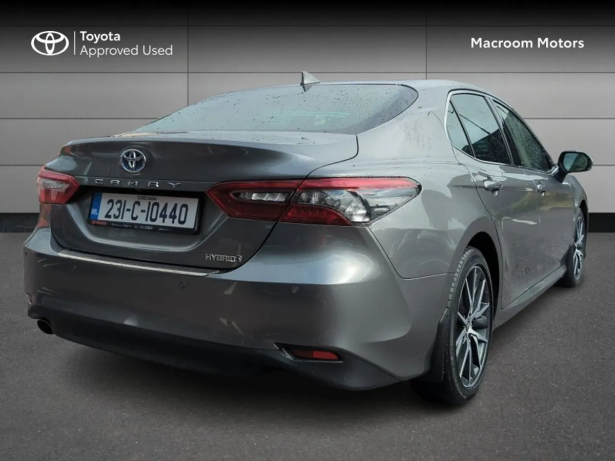 Toyota Camry Platinum Edition 4 4DR Auto - Image 2