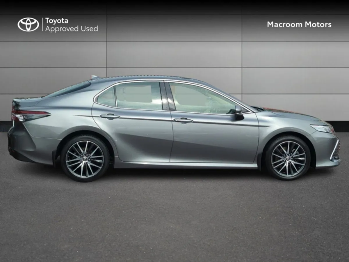 Toyota Camry Platinum Edition 4 4DR Auto - Image 3