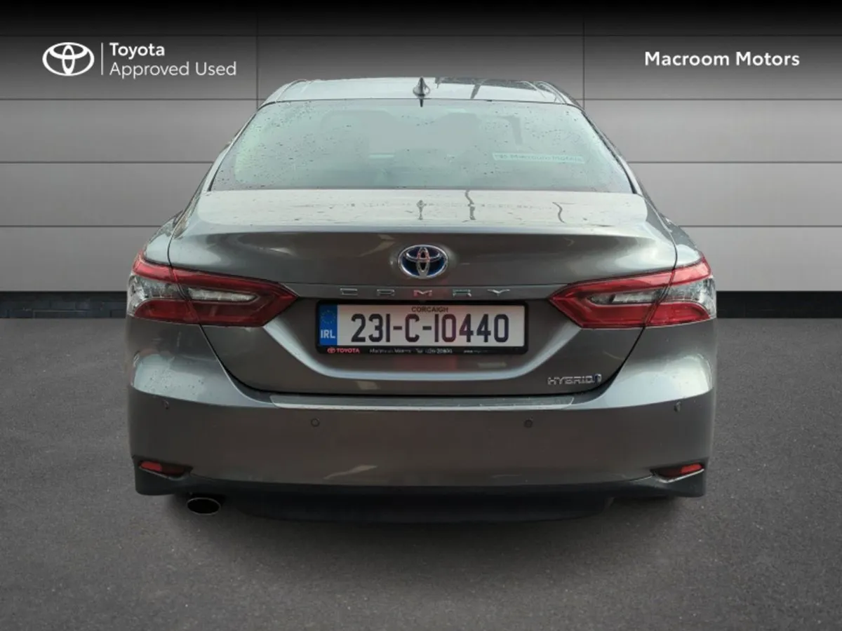Toyota Camry Platinum Edition 4 4DR Auto - Image 4
