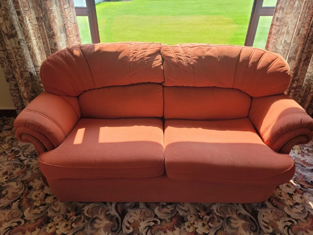 3 Piece Suite in immaculate condition - Image 1