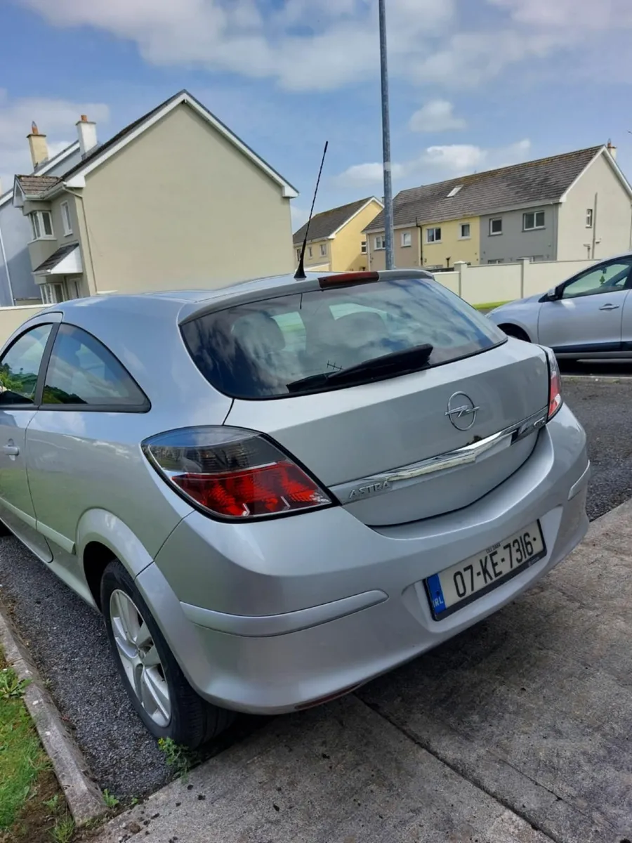 Opel Astra 2007 GTC - Image 2