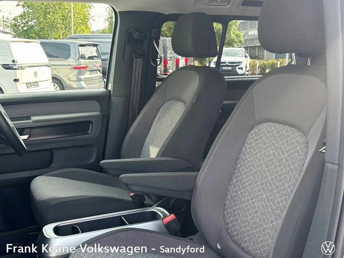 Volkswagen ID. Buzz LWB Style 86kwh 280BHP  demo - Image 4