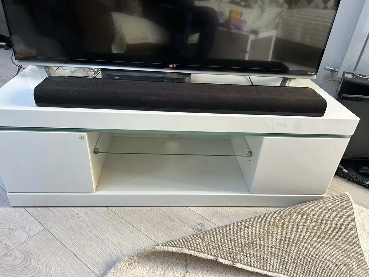 Tv stand - Image 1
