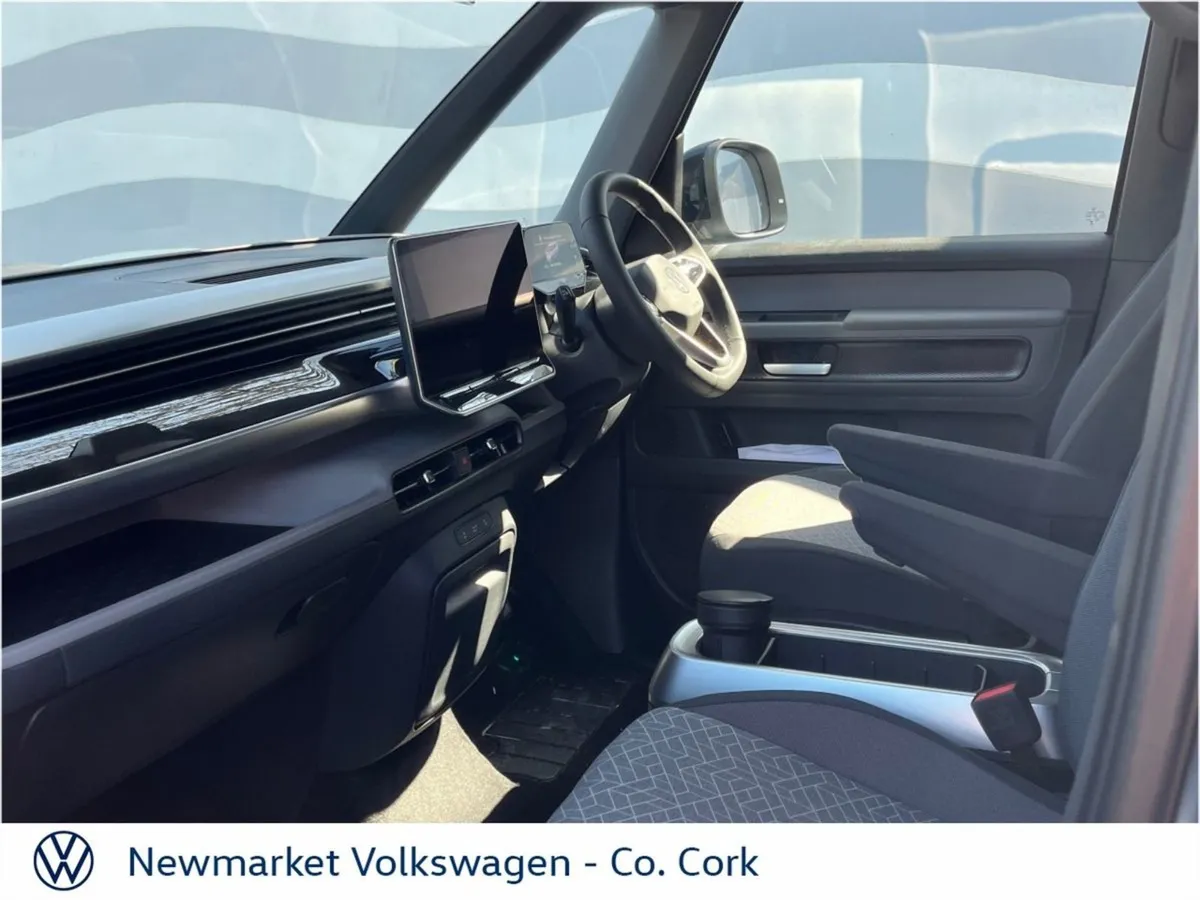 Volkswagen ID. Buzz 7 Seater Style 86kwh 280BHP L - Image 4