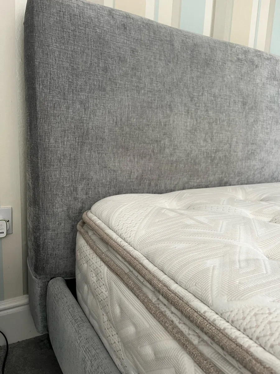 King size bed frame - Image 4