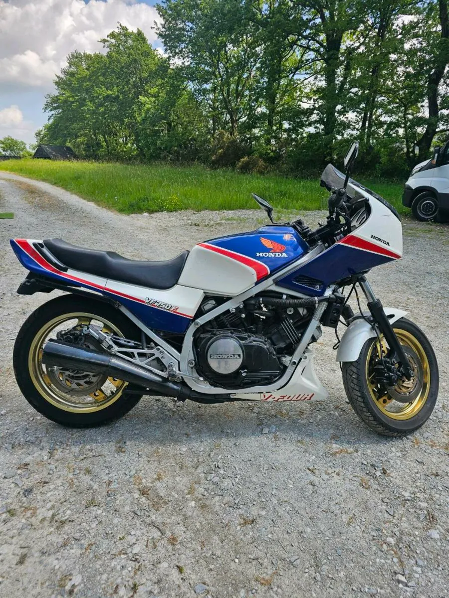 Honda vf750 - Image 4