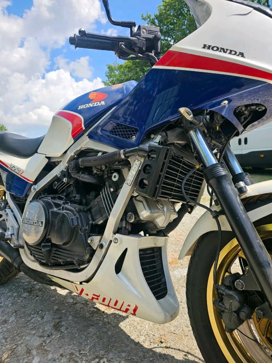 Honda vf750 - Image 1