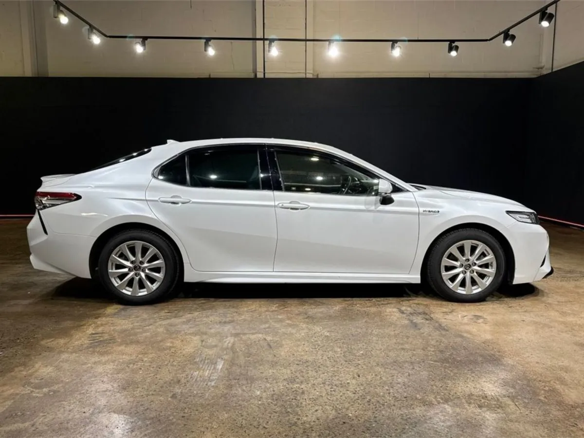 Toyota Camry 2.5 Hybrid Automatic - Full Black Le - Image 2