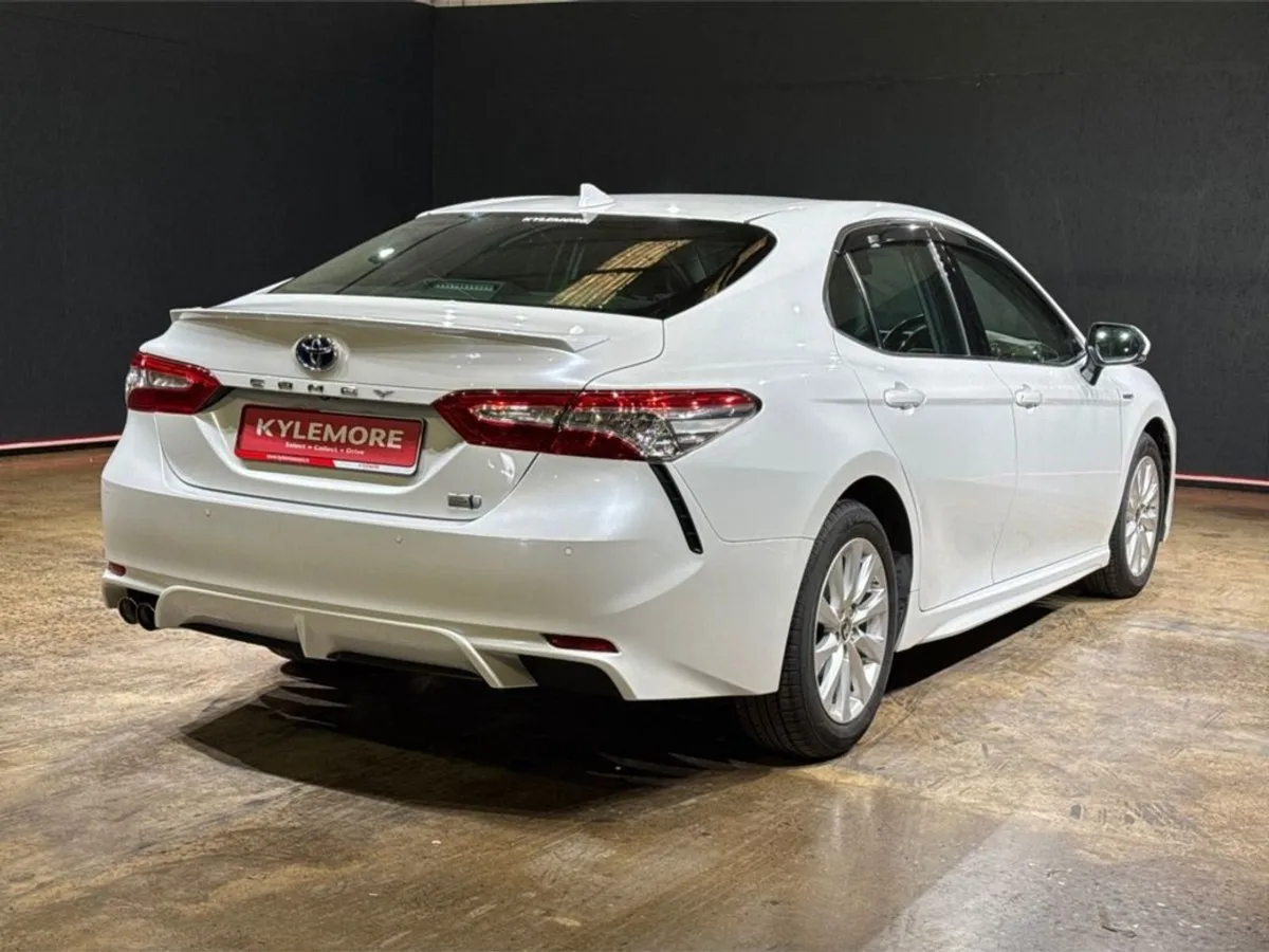 Toyota Camry 2.5 Hybrid Automatic - Full Black Le - Image 3