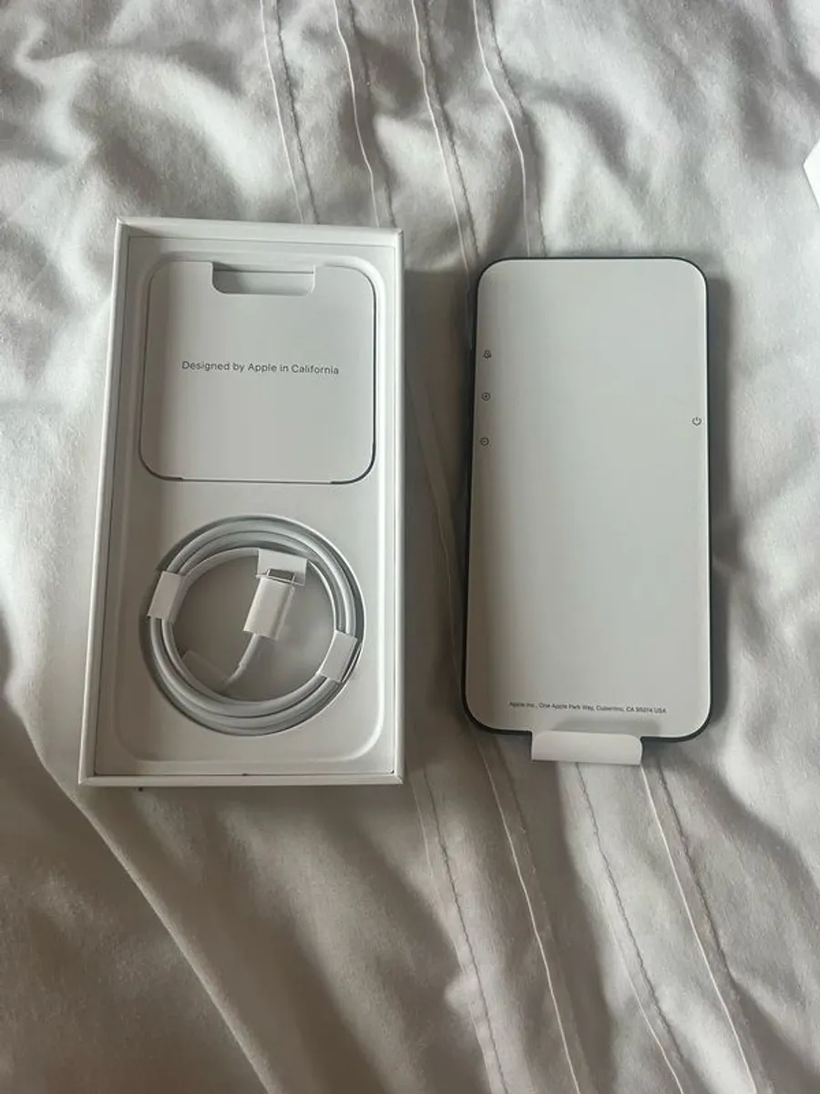 iPhone 14 - Image 1