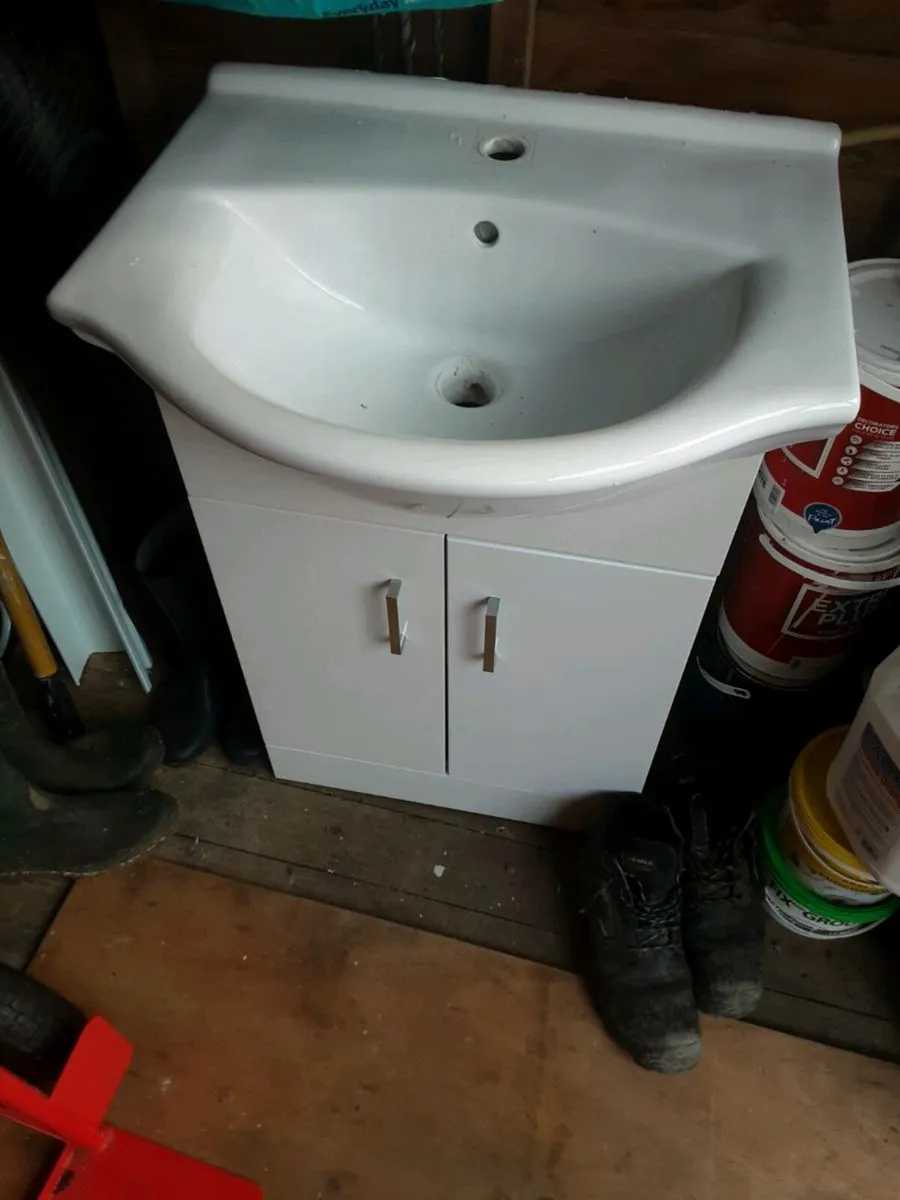 Bathroom sink