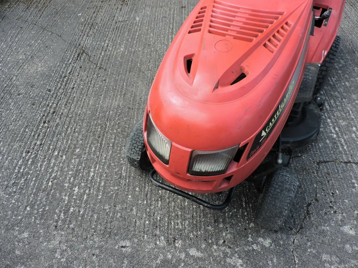 Castlegarden 15,5 HP ride on lawnmower - Image 2