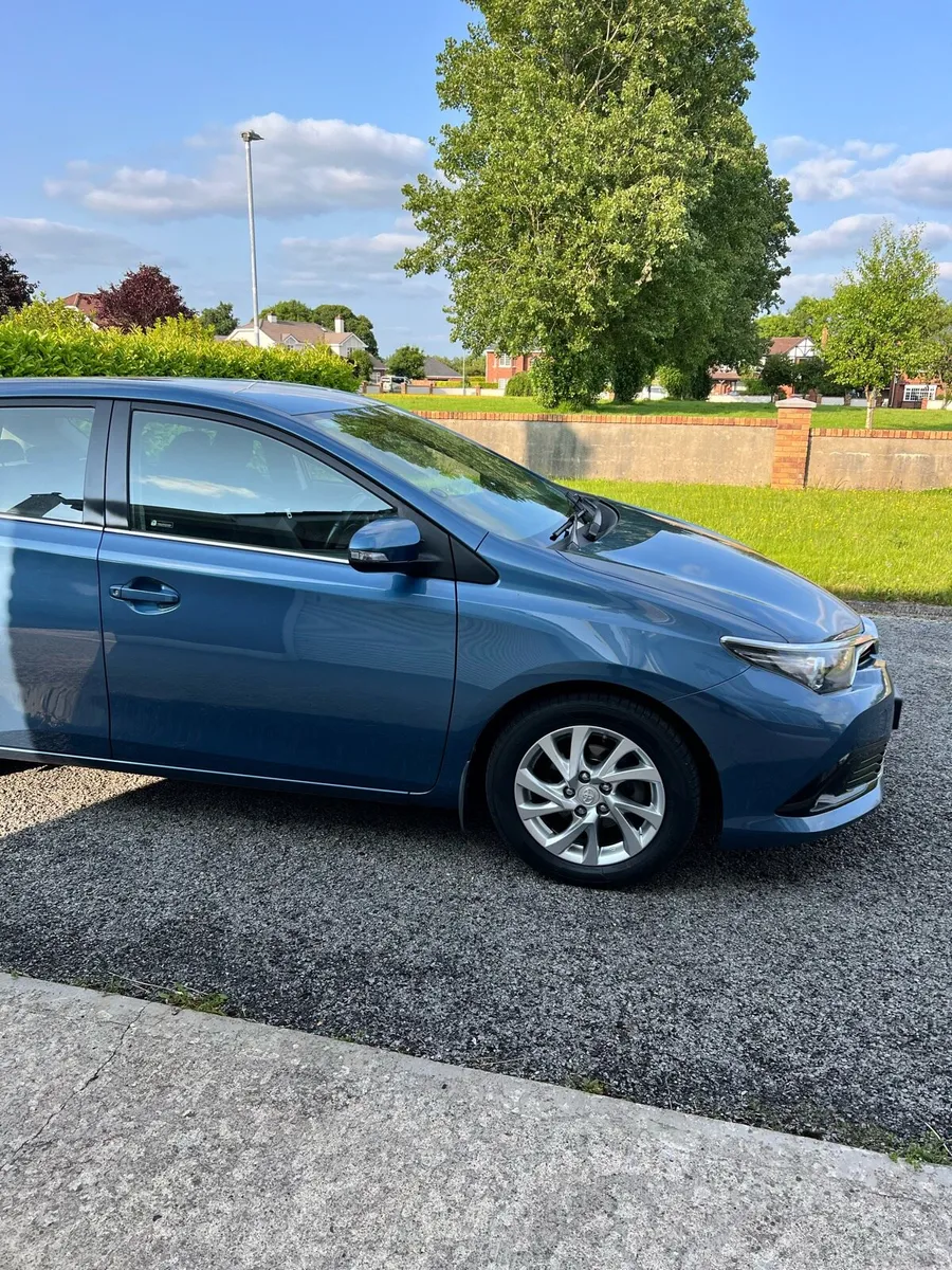 Toyota Auris - Image 2