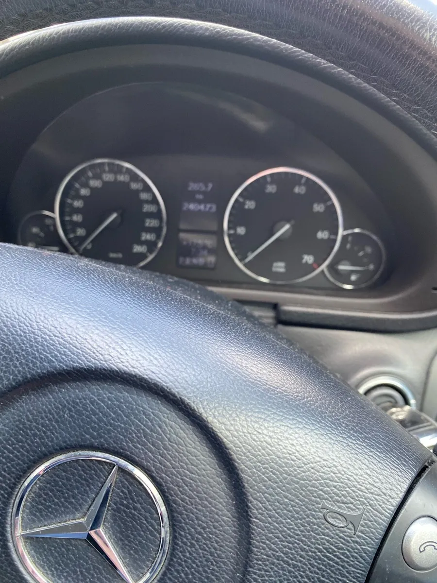 Mercedes c series 180 sport - Image 2