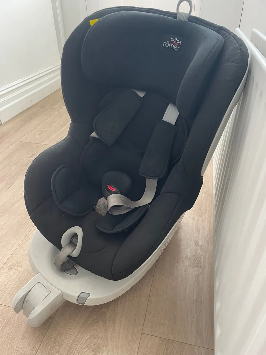 Brutal Romer Swivel Car Seat - Image 4