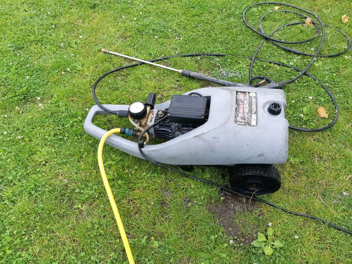 Power washer very  powerful - Image 1