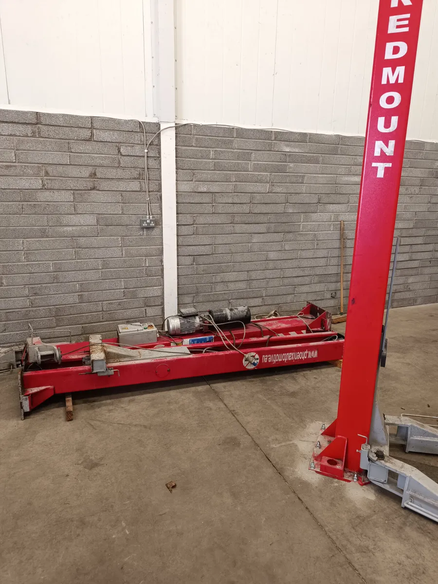 2 Post Garage Lift - Image 1