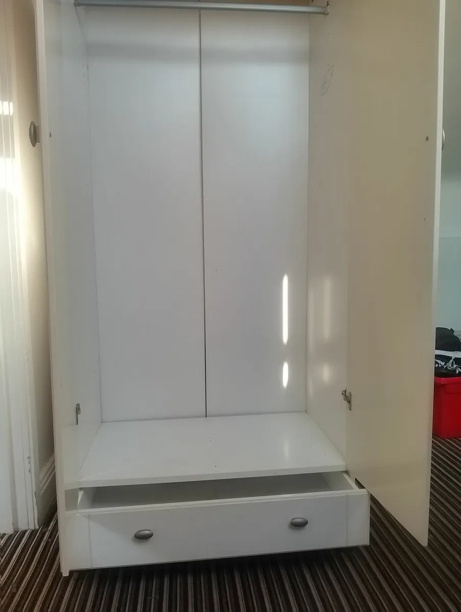 Wardrobe for salec - Image 1