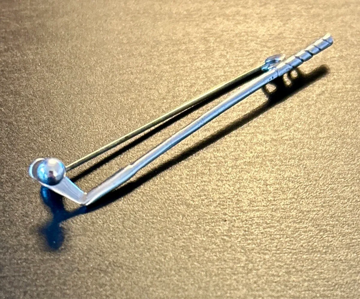 Vintage silver golf pin brooch - Image 1