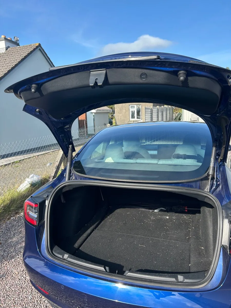 Tesla Model 3 2022 - Image 4