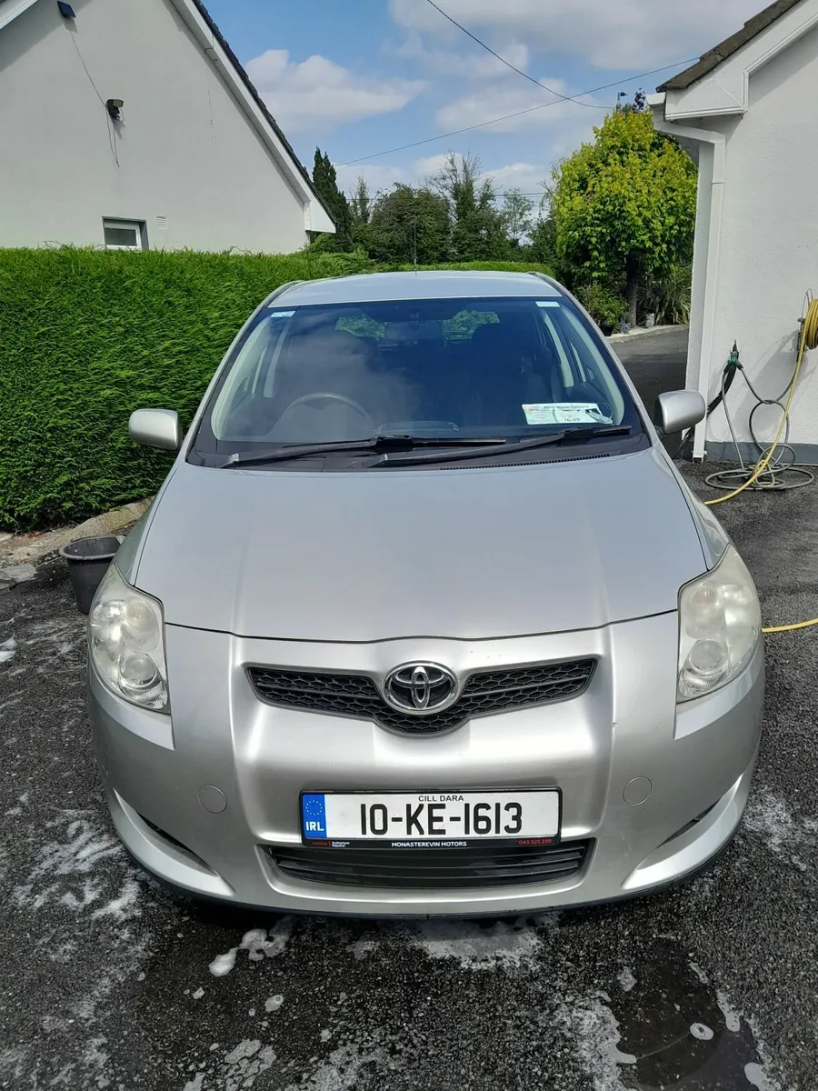 Toyota Auris 2010 - Image 1