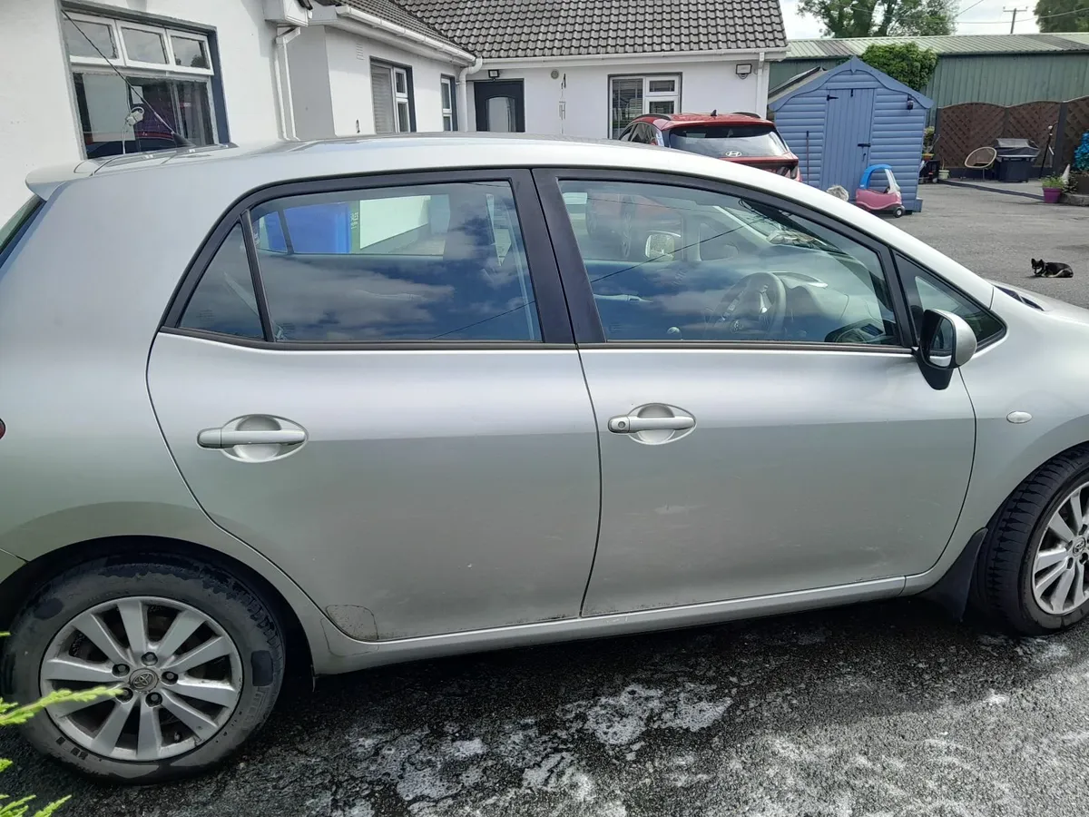Toyota Auris 2010 - Image 4