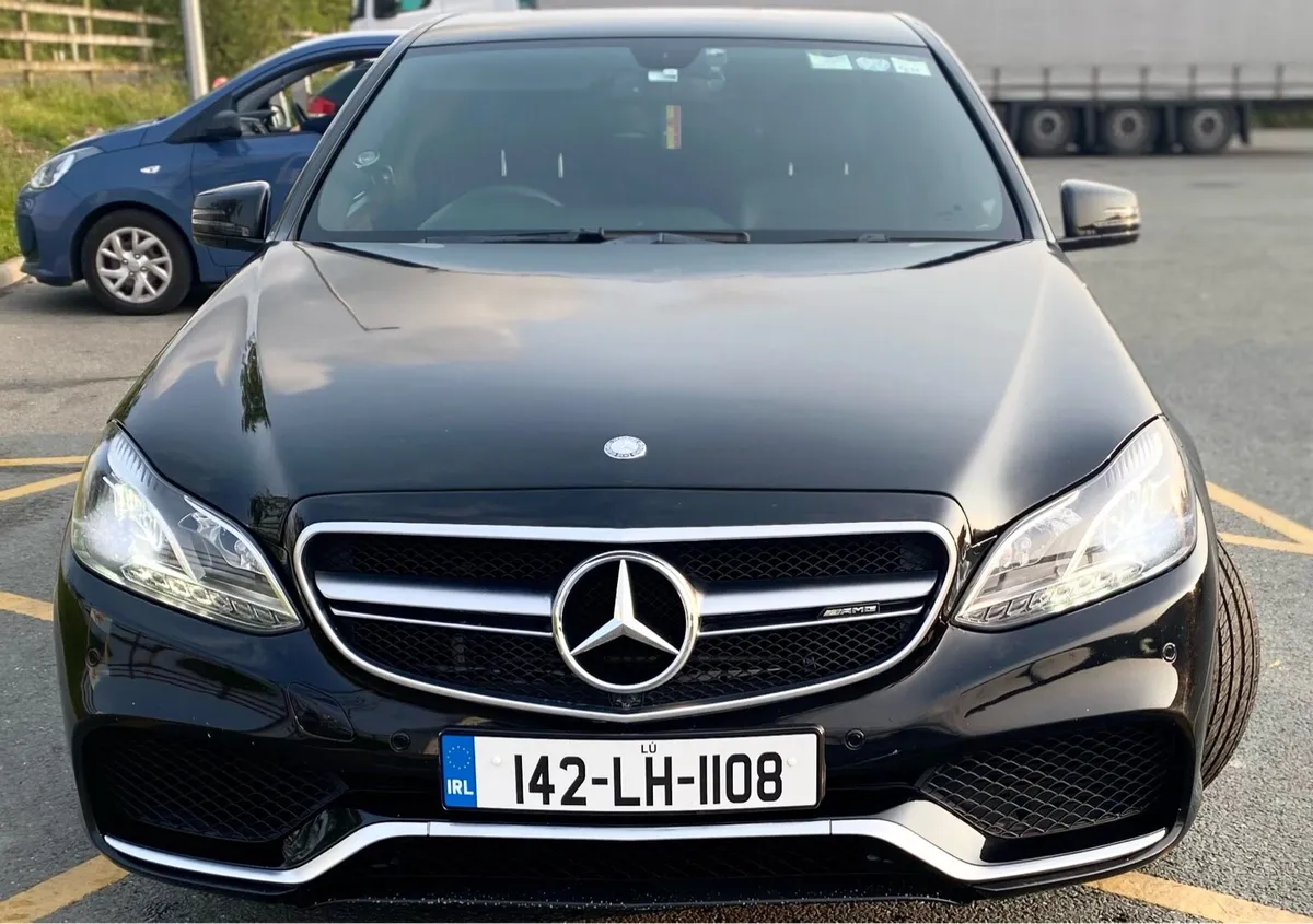 Mercedes Benz - Image 1