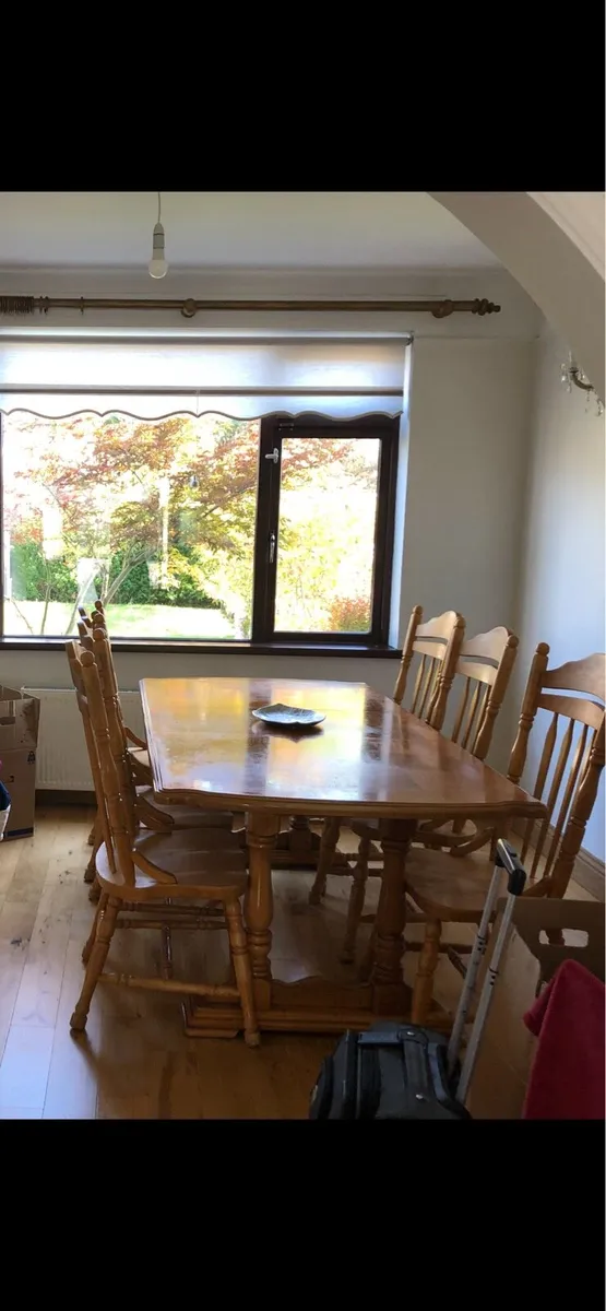 Kitchen table and chairs - Image 1
