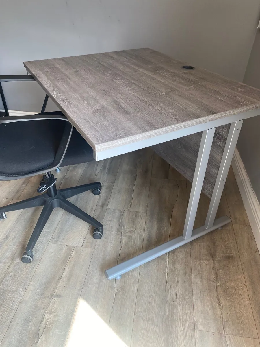 Maestro 25 office desk 1000mm x 800mm - Image 1