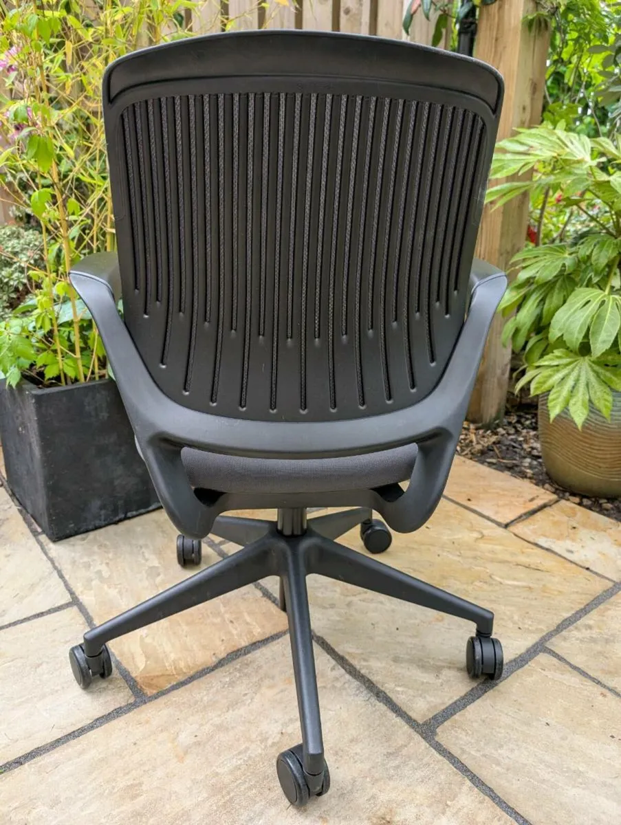 Ergonomic office chair - Image 2