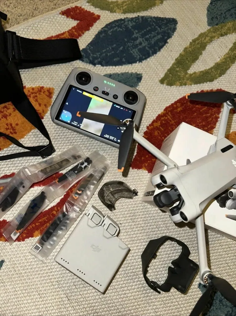 DJI Mini 3 Pro Fly More Vlogger Combo (DJI RC ) - Image 1