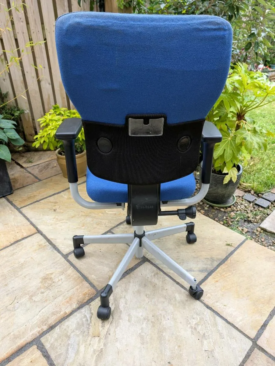 Ergonomic office chair - Image 4
